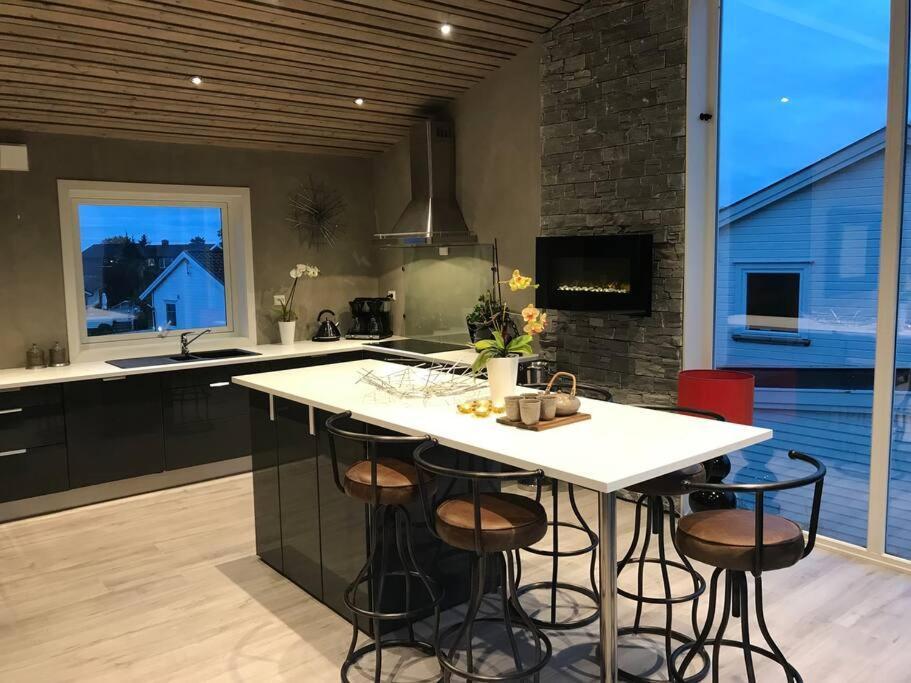 Topp Moderne Suite. Larvik Kültér fotó